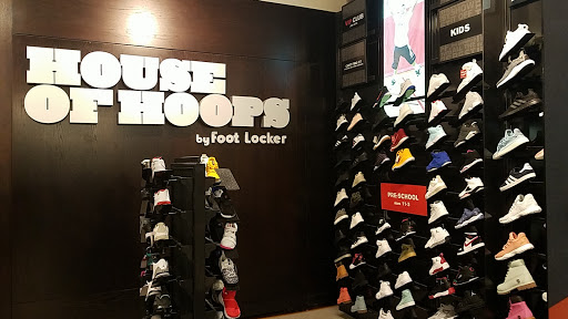 Shopping Mall «Kenwood Towne Centre», reviews and photos, 7875 Montgomery Rd, Cincinnati, OH 45236, USA