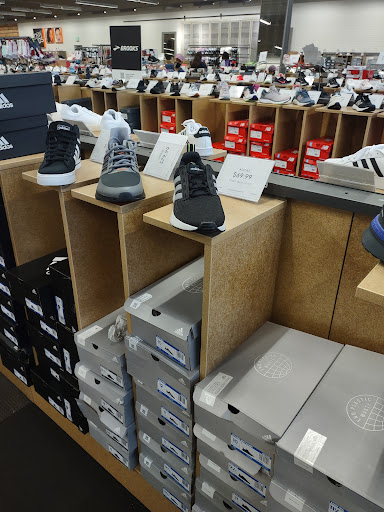 Shoe Store «DSW Designer Shoe Warehouse», reviews and photos, 10060 Reisterstown Rd, Owings Mills, MD 21117, USA