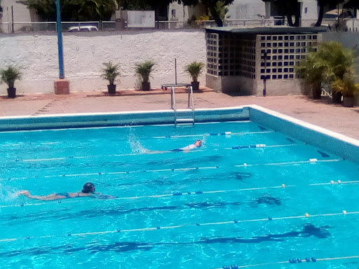 Swimming lessons for children Caracas