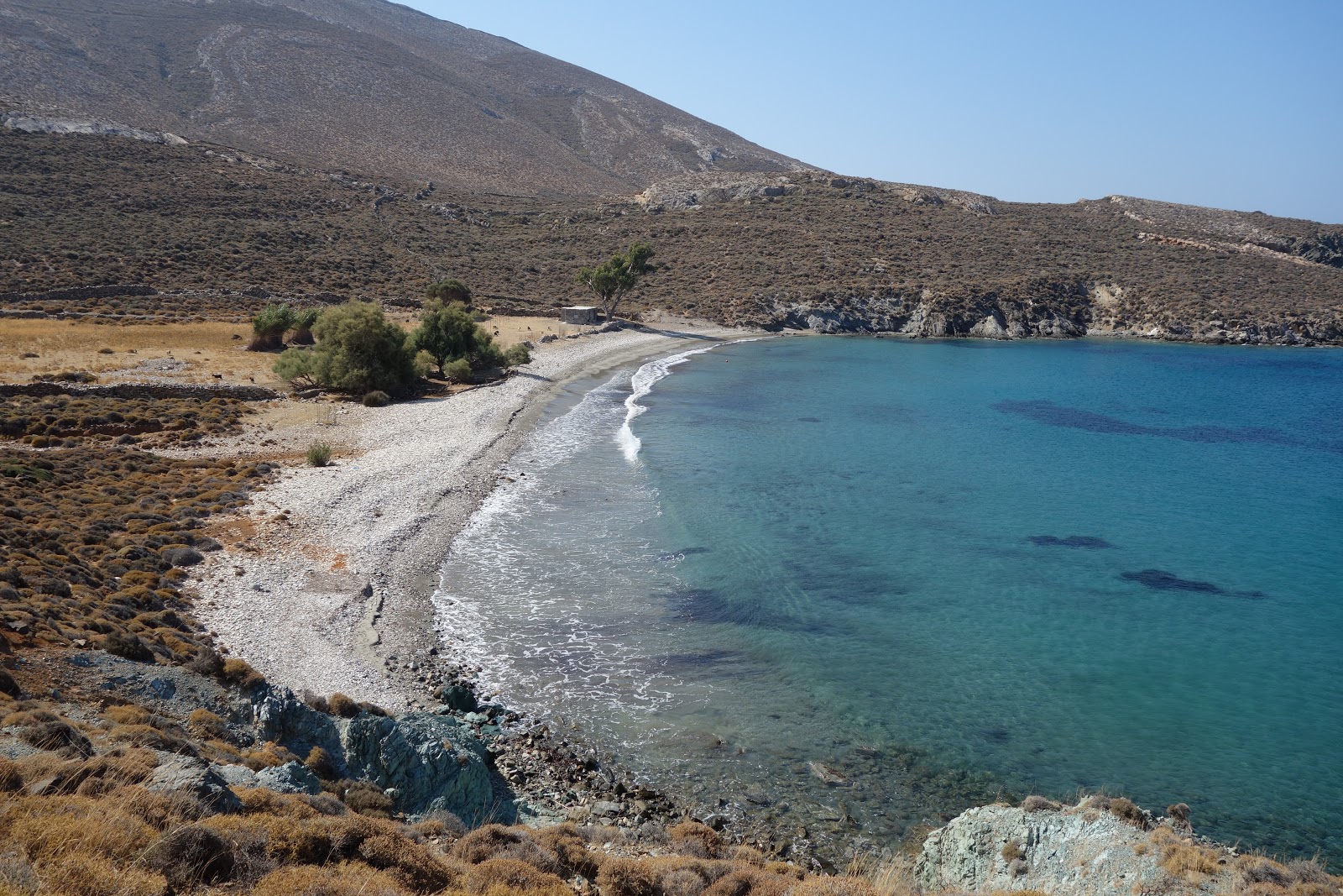 Foto di Lia beach con una superficie del sabbia beige e ciottoli
