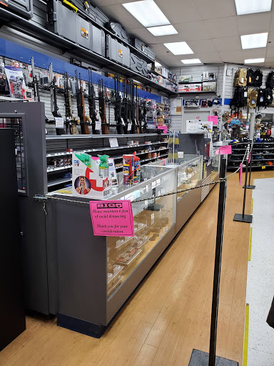 Sporting Goods Store «Big 5 Sporting Goods - Aurora Village», reviews and photos, 1133 N 205th St, Shoreline, WA 98133, USA