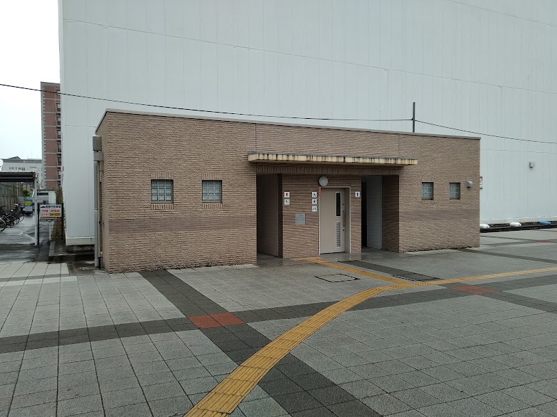 三田駅北口公衆トイレ