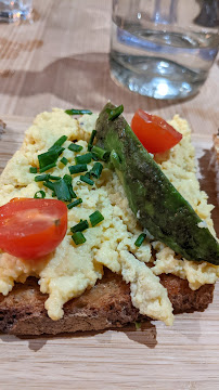 Avocado toast du Restaurant Le Pain Quotidien Lepic à Paris - n°3