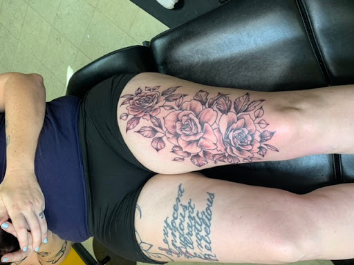 Tattoo Shop «Chicky Tattwo Tattoo Parlor», reviews and photos, 2001 W Main St, Leesburg, FL 34748, USA