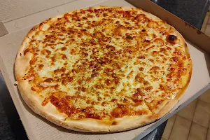 Rica Pizza image