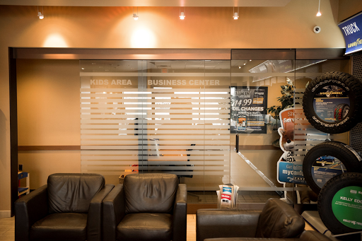 Tire Shop «Paramount Auto Service Woodbury West», reviews and photos, 1707 Weir Dr, Woodbury, MN 55125, USA