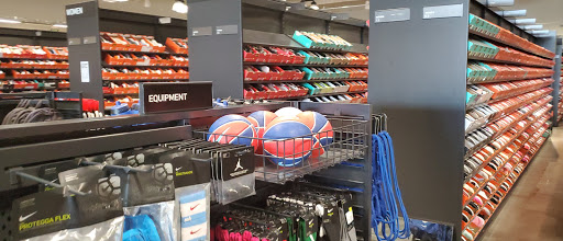 Clothing Store «Nike Clearance Store», reviews and photos, 2573 Old Vineland Rd, Kissimmee, FL 34746, USA