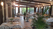 Atmosphère du Restaurant La Pointe Noire à Fontaine-de-Vaucluse - n°8