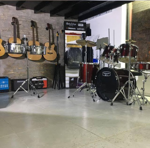 La Caverna Music Store - Tienda de instrumentos musicales