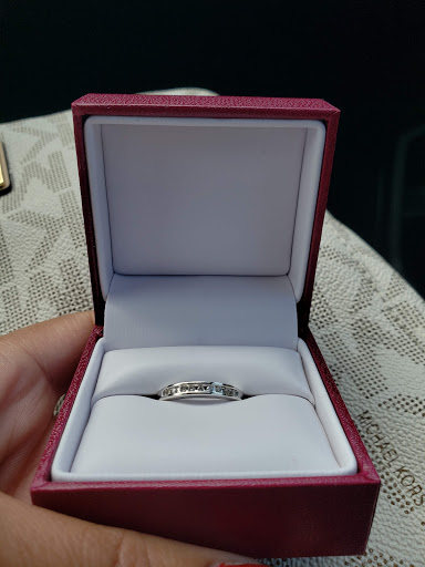 Jewelry Store «Helzberg Diamonds», reviews and photos, 1598 Willowbrook Dr, Houston, TX 77070, USA