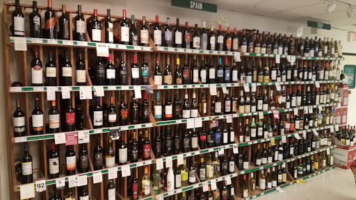 Wine Store «Madden Beverage», reviews and photos, 335 North St, Saco, ME 04072, USA