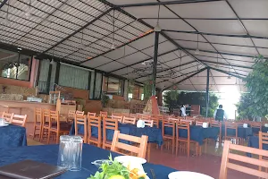 al zouwar restaurant image