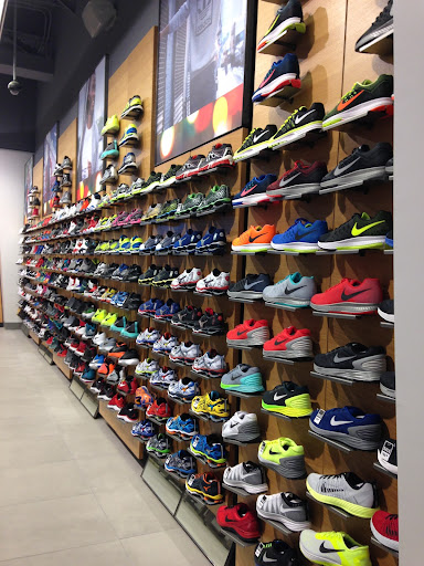 Shoe Store «Finish Line», reviews and photos, 4200 Conroy Rd #120, Orlando, FL 32839, USA