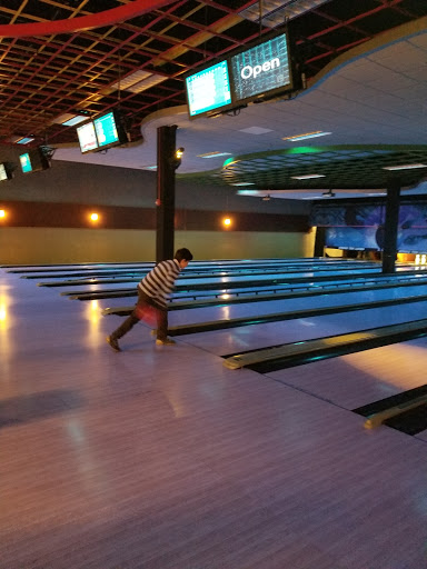 Bowling Alley «Strike Ten Lanes & Lounge», reviews and photos, 800 E Nerge Rd, Roselle, IL 60172, USA
