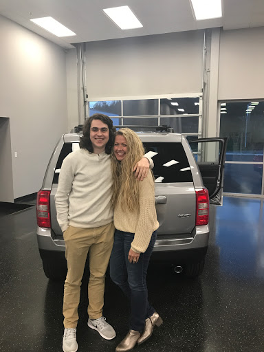 Jeep Dealer «Findlay Chrysler Jeep Dodge RAM INDOOR Dealership», reviews and photos, 25600 SW Parkway Center Dr, Wilsonville, OR 97070, USA