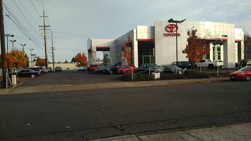 Toyota Dealer «Lithia Toyota of Springfield», reviews and photos, 163 S 9th St, Springfield, OR 97477, USA
