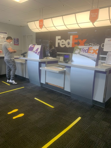 Shipping and Mailing Service «FedEx Ship Center», reviews and photos, 404 Fieldcrest Dr, Elmsford, NY 10523, USA