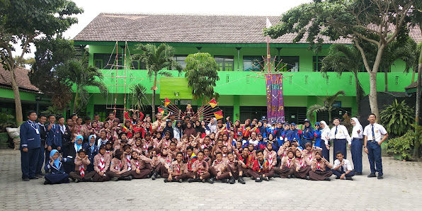 Komunitas - SMPN 1 Ngadiluwih (Sekolah Timur)