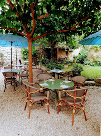 Atmosphère du Restaurant Le Jardin du Clocher à Lautrec - n°14