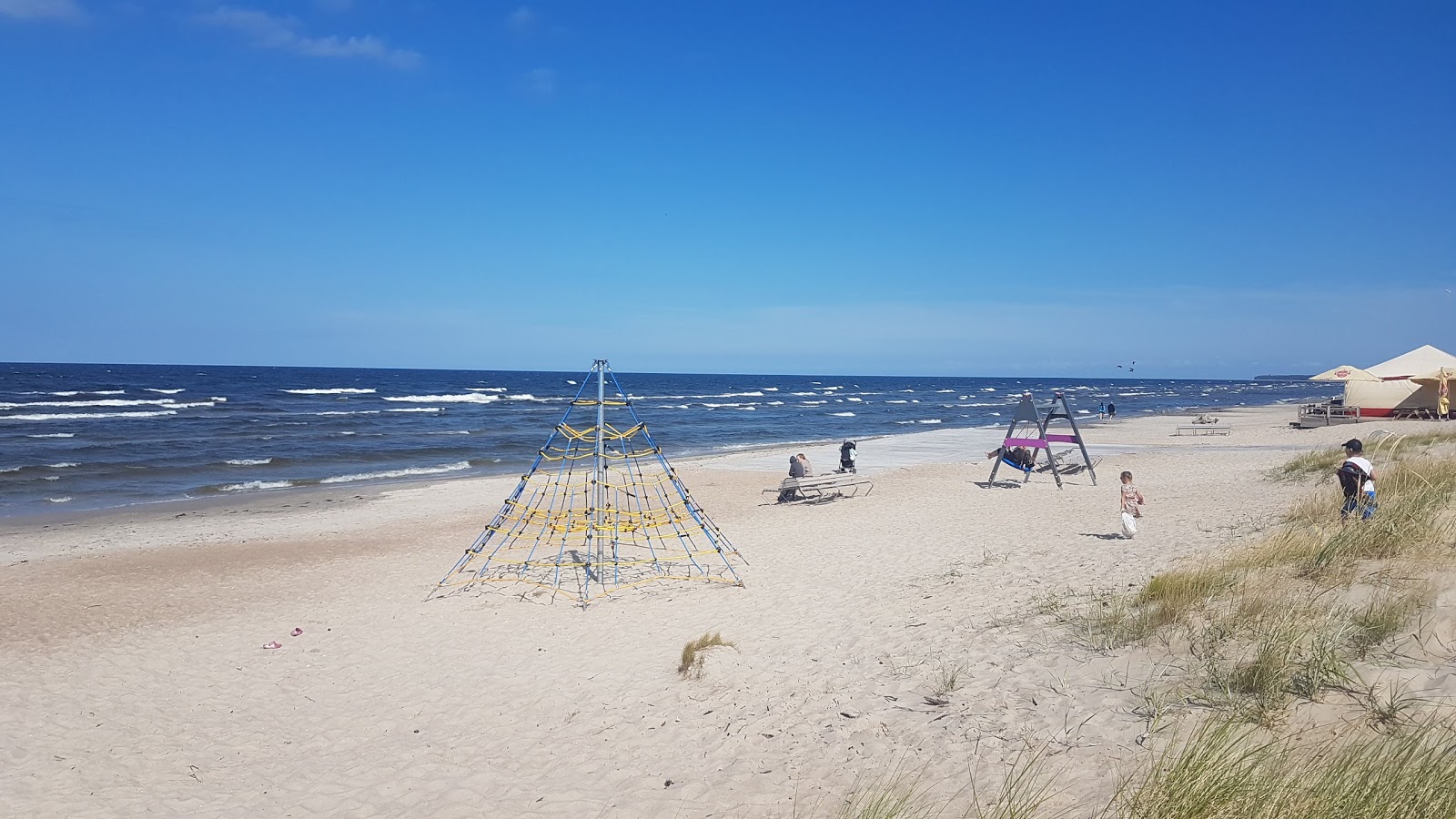 Zdjęcie Klapkalnciema pludmale z proste i długie