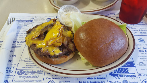 Restaurant «Leos Coney Island Davison», reviews and photos, 625 N State Rd, Davison, MI 48423, USA