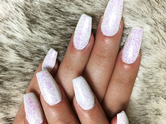 Deluxe Nails