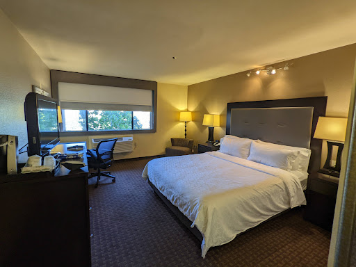 Hotel «Holiday Inn Express Union City», reviews and photos