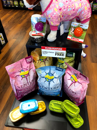 Pet Store «Pet Valu», reviews and photos, 1061 W Main St #12, Branford, CT 06405, USA