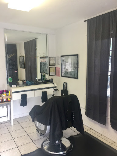 Barber Shop «South Shore Barber Styling», reviews and photos, 201 N U.S. Hwy 41 # A, Ruskin, FL 33570, USA