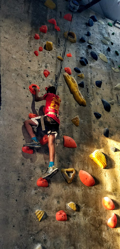 Rock Climbing Gym «Hangar 18 Indoor Climbing Gym - Riverside», reviews and photos, 6935 Arlington Ave, Riverside, CA 92503, USA