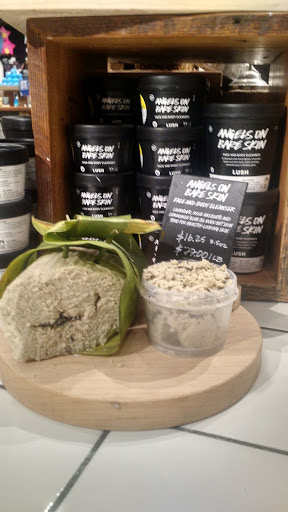 Cosmetics Store «Lush», reviews and photos, 112 E Broadway, Bloomington, MN 55425, USA