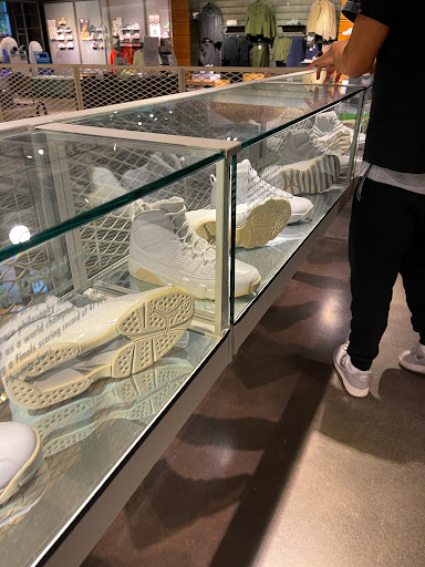 Clothing Store «Nike Portland», reviews and photos, 638 SW 5th Ave, Portland, OR 97201, USA