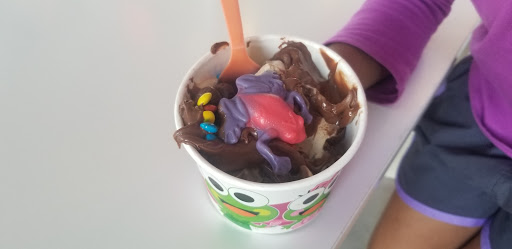 Frozen Yogurt Shop «sweetFrog Premium Frozen Yogurt», reviews and photos, 275 Hershey Rd, Hummelstown, PA 17036, USA