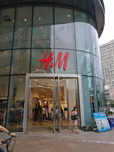 H & M