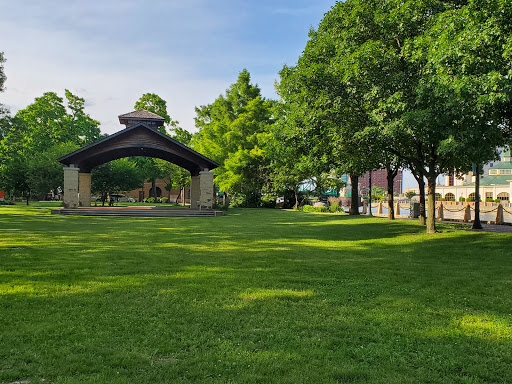 Park «Billie Limacher Bicentennial Park», reviews and photos, 201 W Jefferson St, Joliet, IL 60432, USA