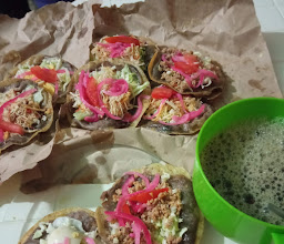 Salbutes y panuchos photo