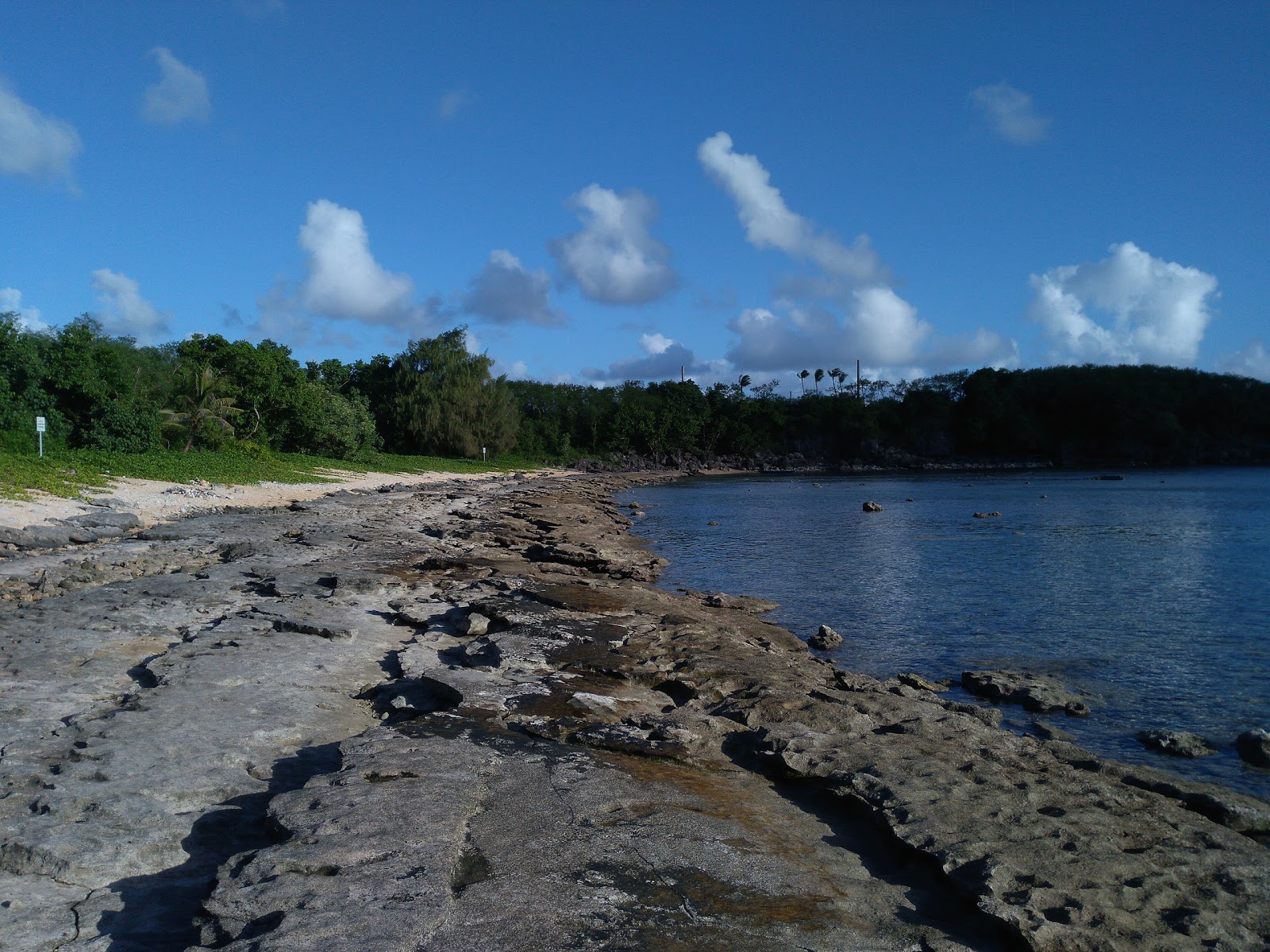 Foto van Old Wives Beach met ruime baai