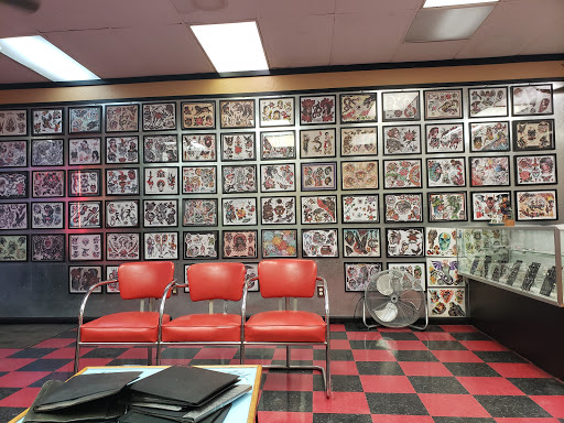 Tattoo Shop «A1 Tattoo Co», reviews and photos, 6805 N Oak Trafficway, Gladstone, MO 64118, USA