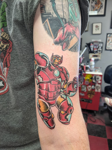 Tattoo Shop «A1 Tattoo Co», reviews and photos, 6805 N Oak Trafficway, Gladstone, MO 64118, USA