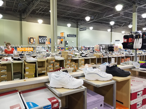 Shoe Store «DSW Designer Shoe Warehouse», reviews and photos, 5031 Shoppes Blvd, Moosic, PA 18507, USA