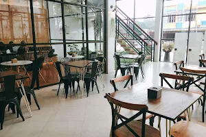sunny coffee lounge image