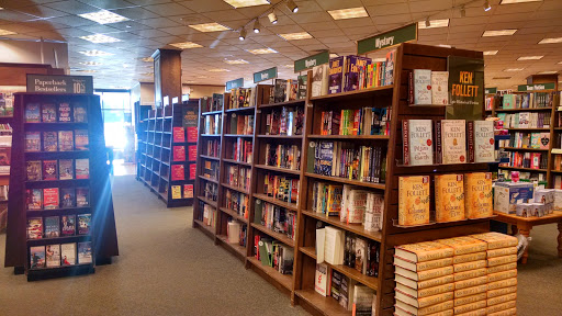 Book Store «Barnes & Noble», reviews and photos, 3216 W Lake St, Minneapolis, MN 55416, USA