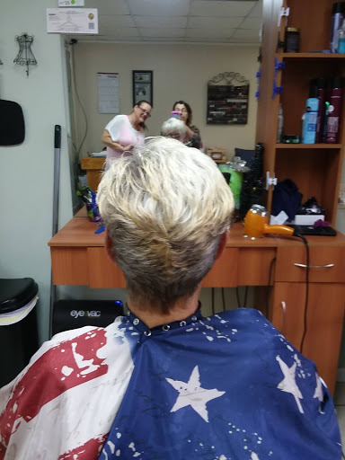 Hair Salon «Flippin Out Salon», reviews and photos, 3605 Sebring Pkwy, Sebring, FL 33870, USA