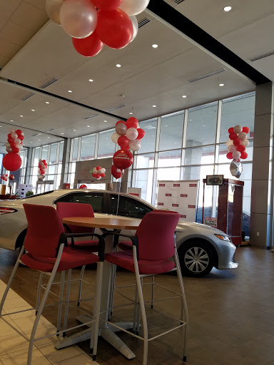 Toyota Dealer «Toyota of Dallas», reviews and photos, 2610 Forest Ln, Dallas, TX 75234, USA