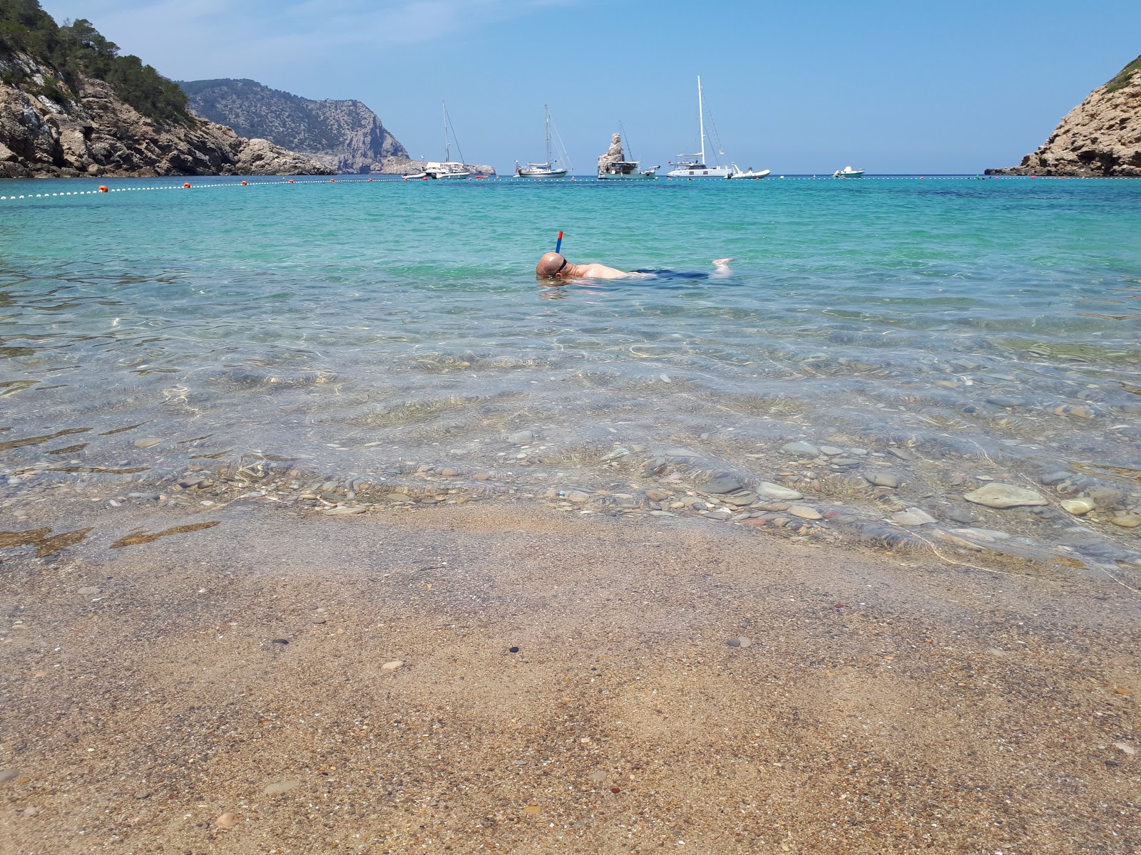 Foto de Cala Benirras área de comodidades