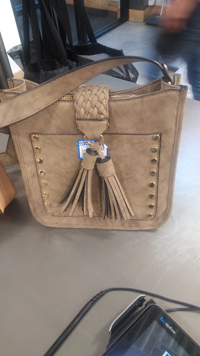 Shoe Store «DSW Designer Shoe Warehouse», reviews and photos, 357 Old Country Rd, Carle Place, NY 11514, USA