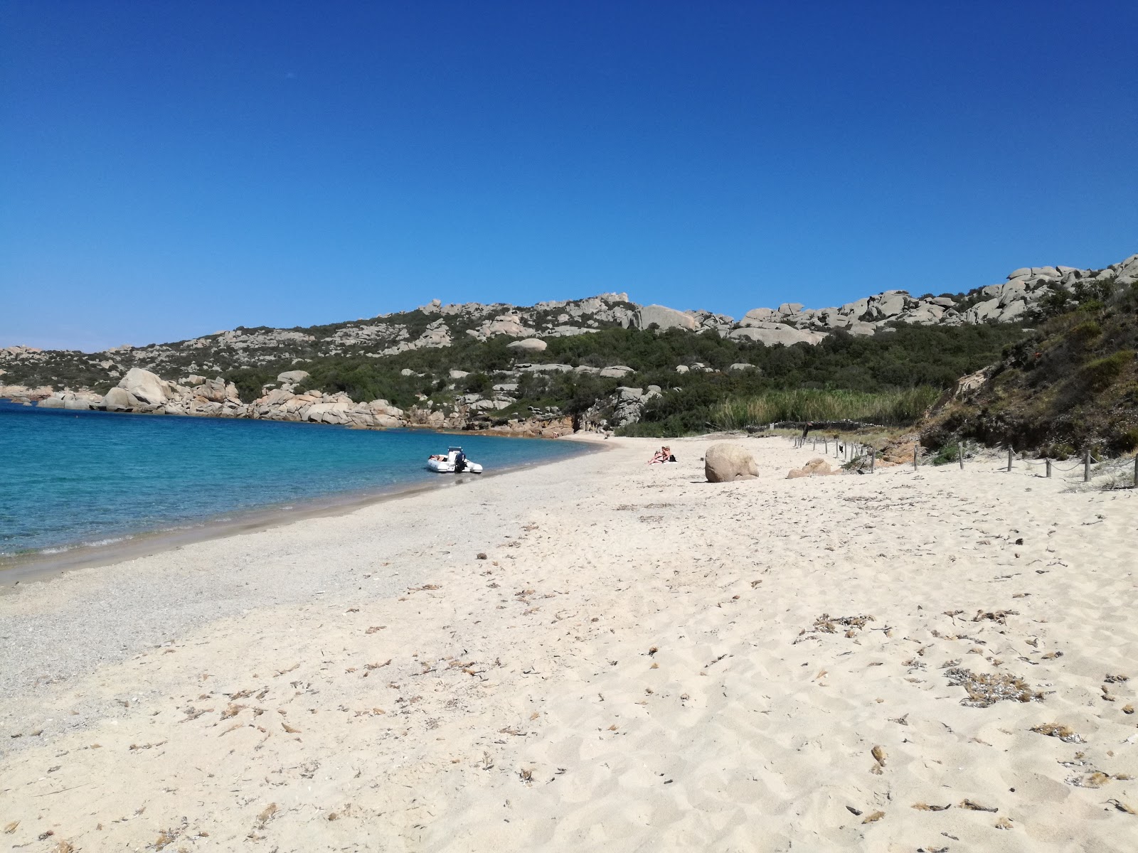 Foto von Spiaggia di Cala di Trana und seine wunderschöne Landschaft