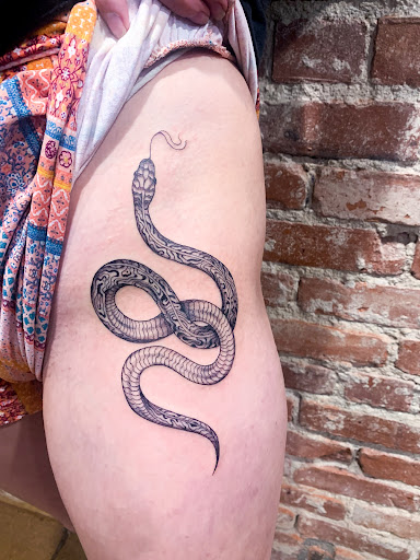 Explore pisces symbol tattoos ideas, creative tattoo ideas in Venice, available at KISS KISS TATTOO & PIERCING