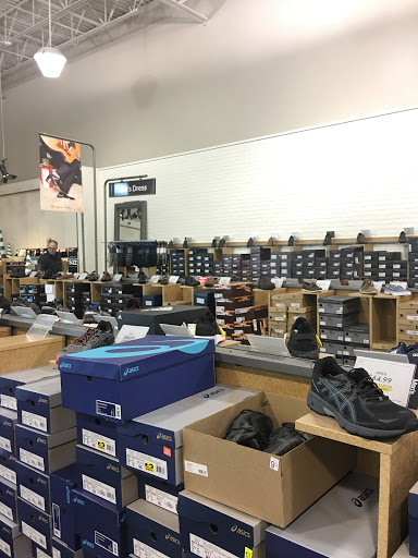Shoe Store «DSW Designer Shoe Warehouse», reviews and photos, 702 Commons Dr, Geneva, IL 60134, USA