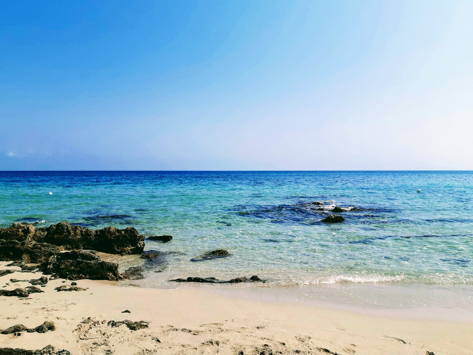 Foto von Spiaggia di Torre Specchia strandresort-gebiet